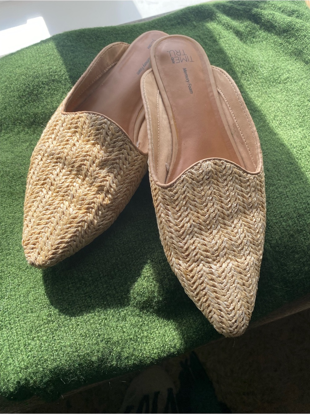 Time and Tru Natural Beige Woven Pointed Mules